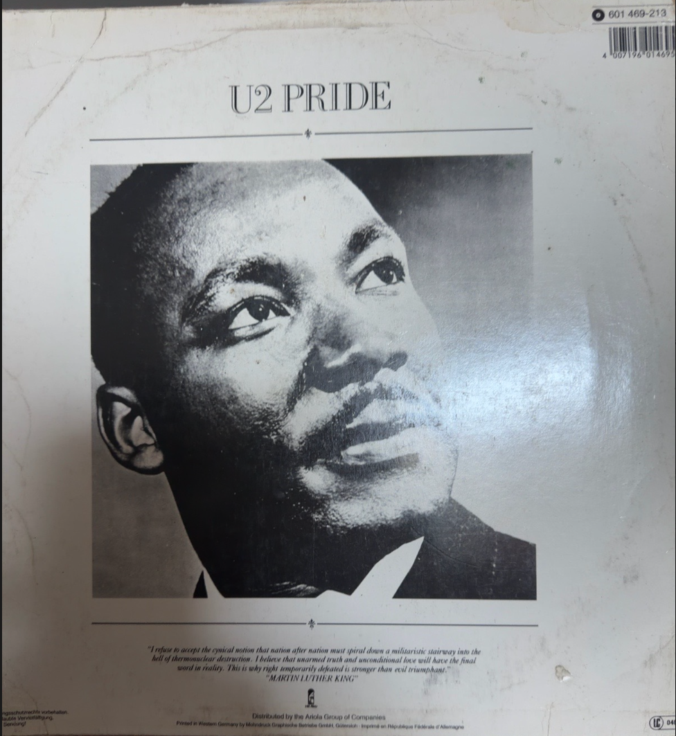 Verso de l’exemplaire photographié : portrait de Martin Luther King Jr., informations éditoriales et traces d’usage.