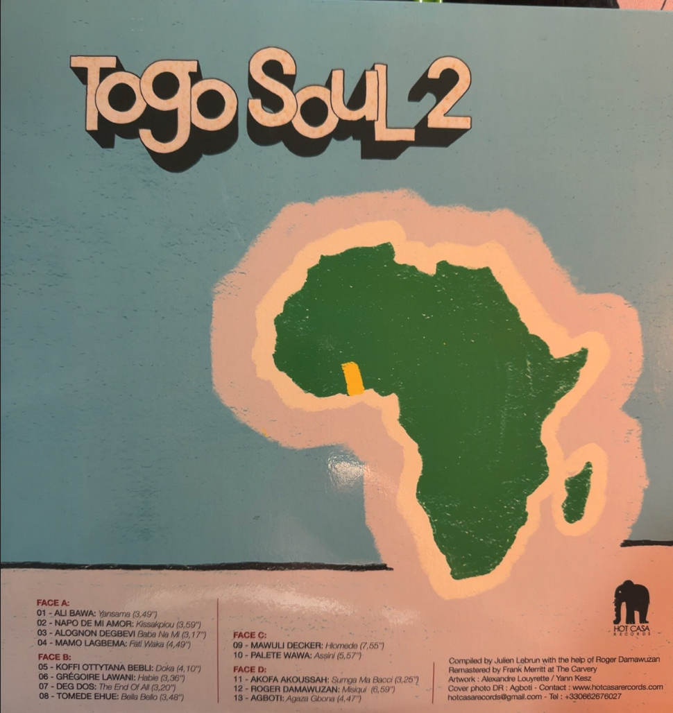 Verso de la pochette : carte stylisée de l’Afrique, tracklist des quatre faces et crédits.